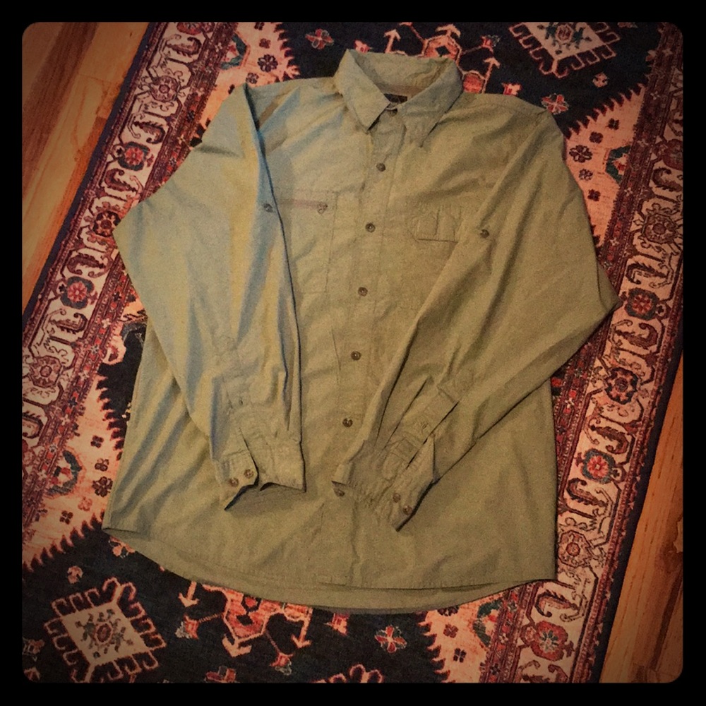 L men’s long sleeve button down